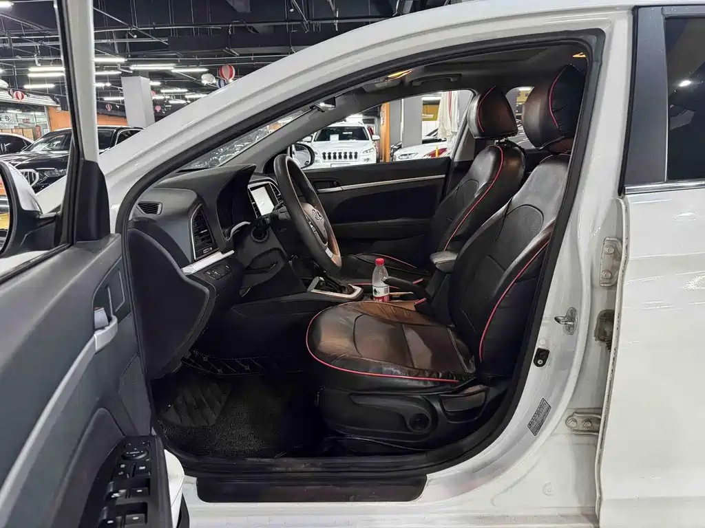 Hyundai Elantra — миниатюра 8
