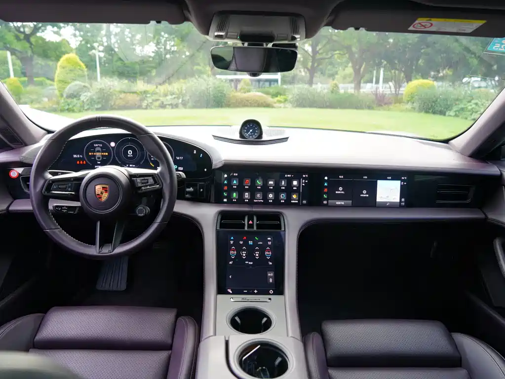 Porsche Taycan — миниатюра 12