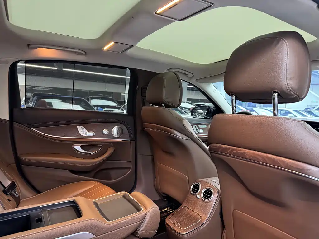 Mercedes-Benz E-Class 2022 — фото 13