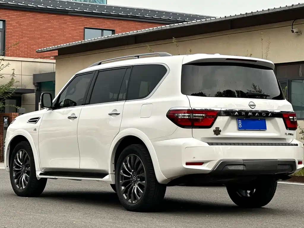 Nissan Patrol — миниатюра 10