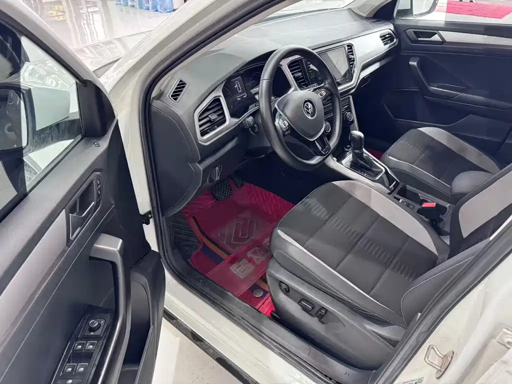 Volkswagen T-Roc — миниатюра 8