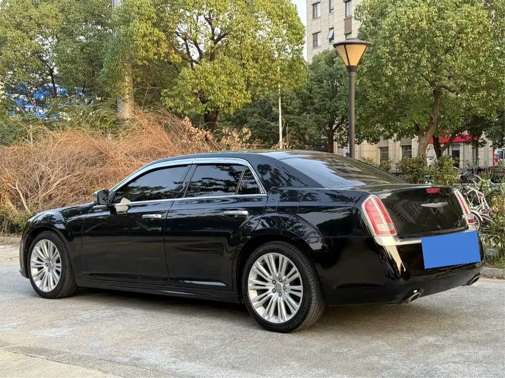 Chrysler 300C — миниатюра 5