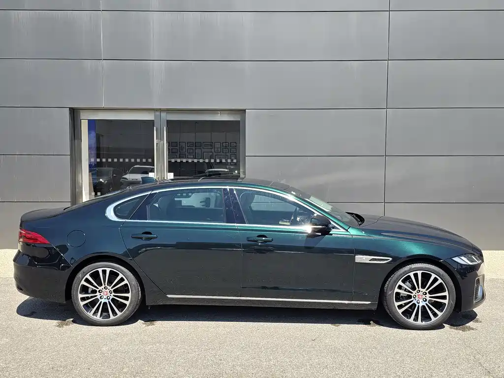 Jaguar XFL 2025 2.0T P250 Premium Luxury