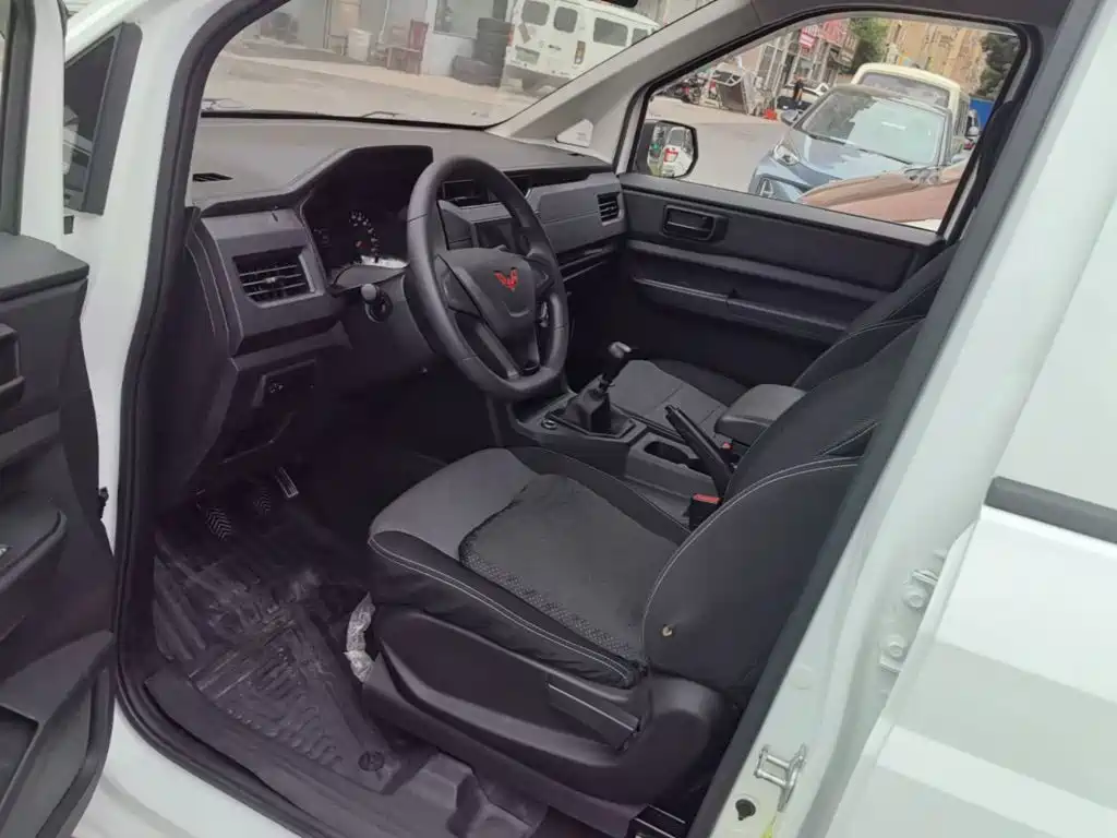 Wuling Hongguang PLUS — миниатюра 16