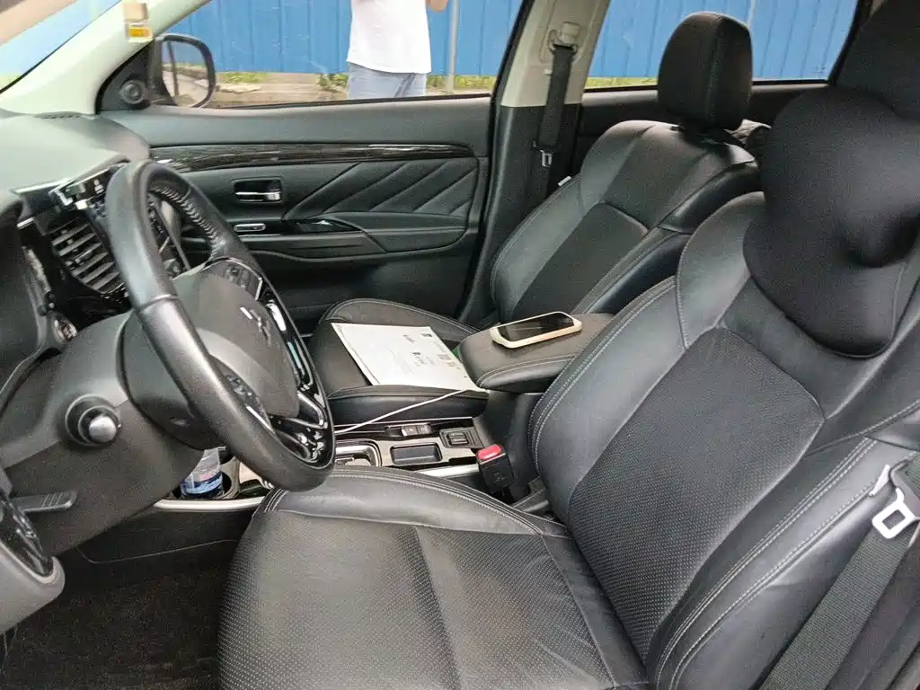 Mitsubishi Outlander — миниатюра 11
