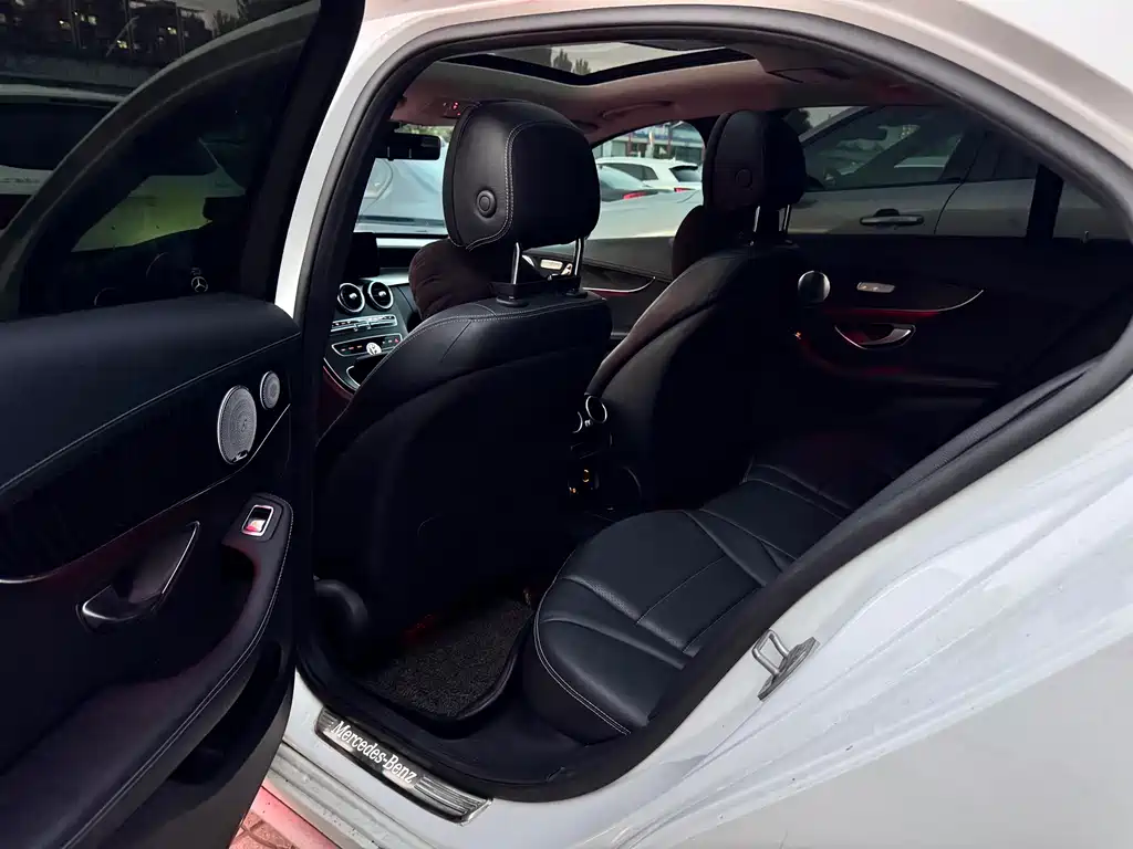 Mercedes-Benz C-Class — миниатюра 6