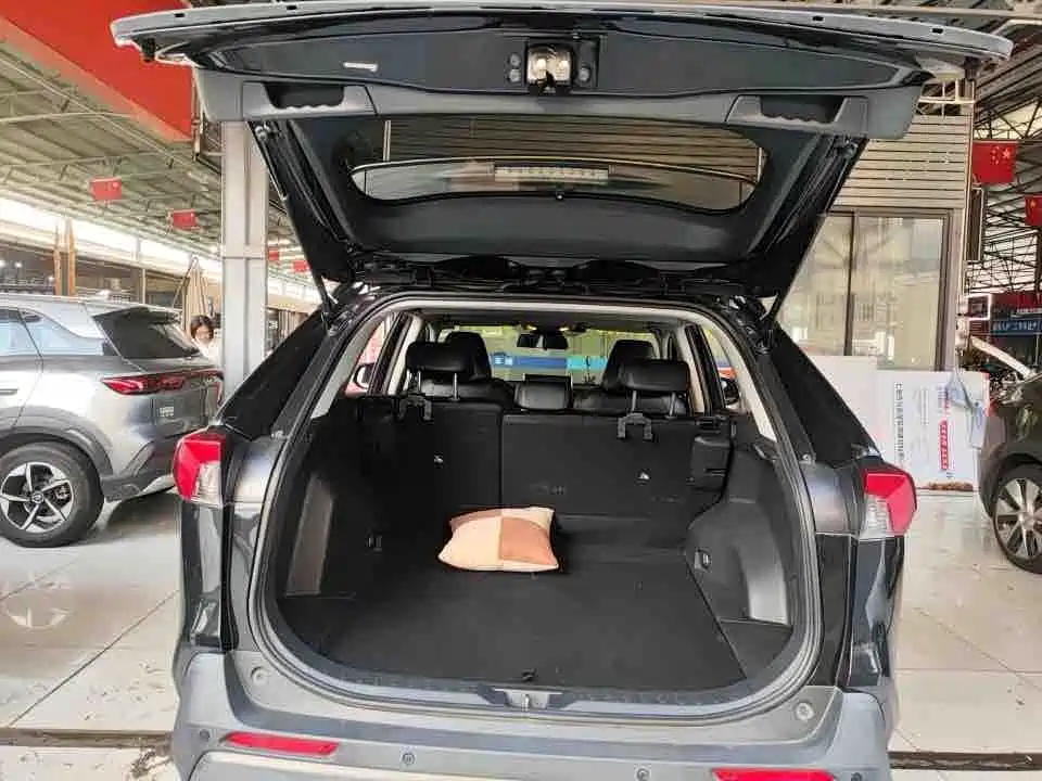 Toyota RAV4 — миниатюра 8