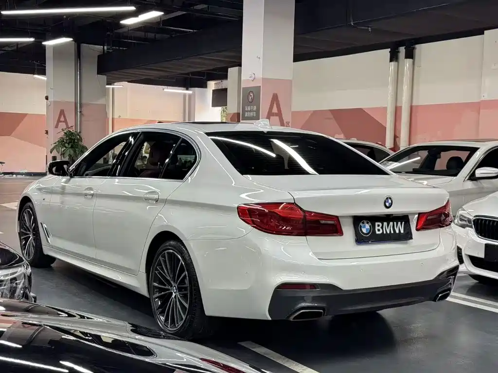 BMW 5 Series — миниатюра 8