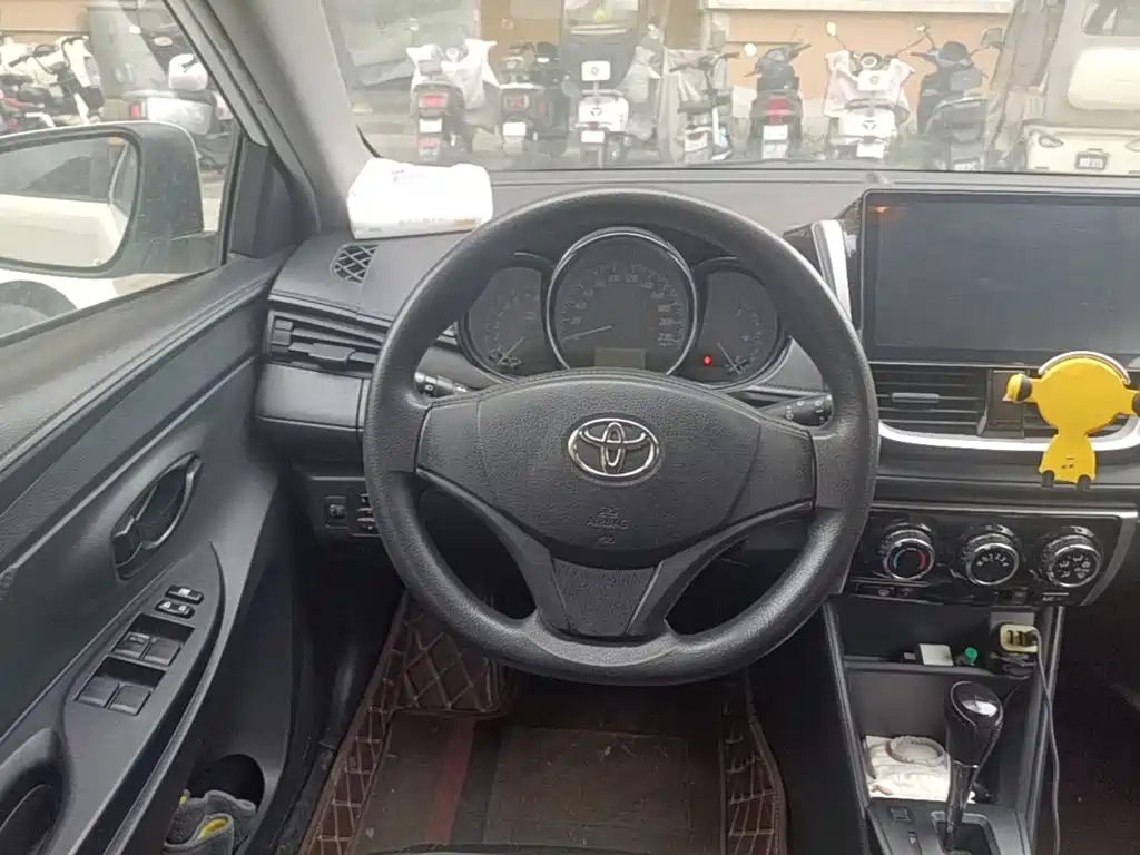 Toyota Yaris L — миниатюра 6
