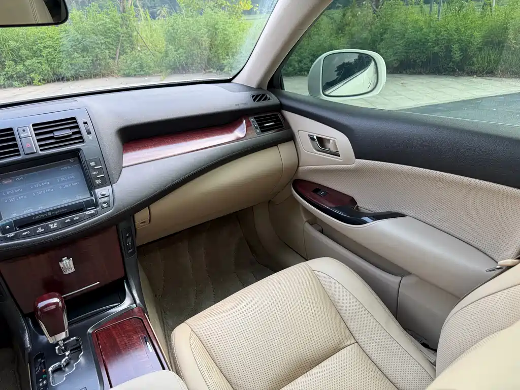 Toyota Crown — миниатюра 11
