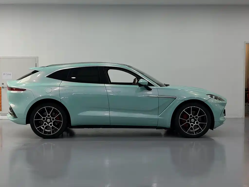 Aston Martin DBX — миниатюра 6