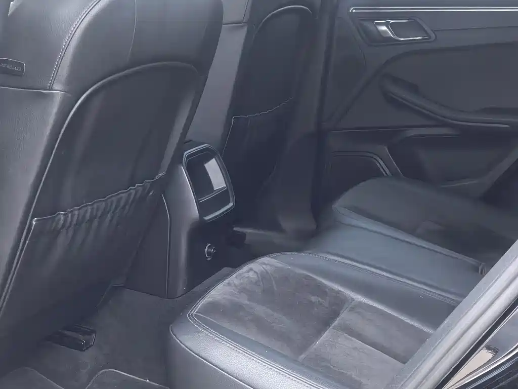 Porsche Macan — миниатюра 7
