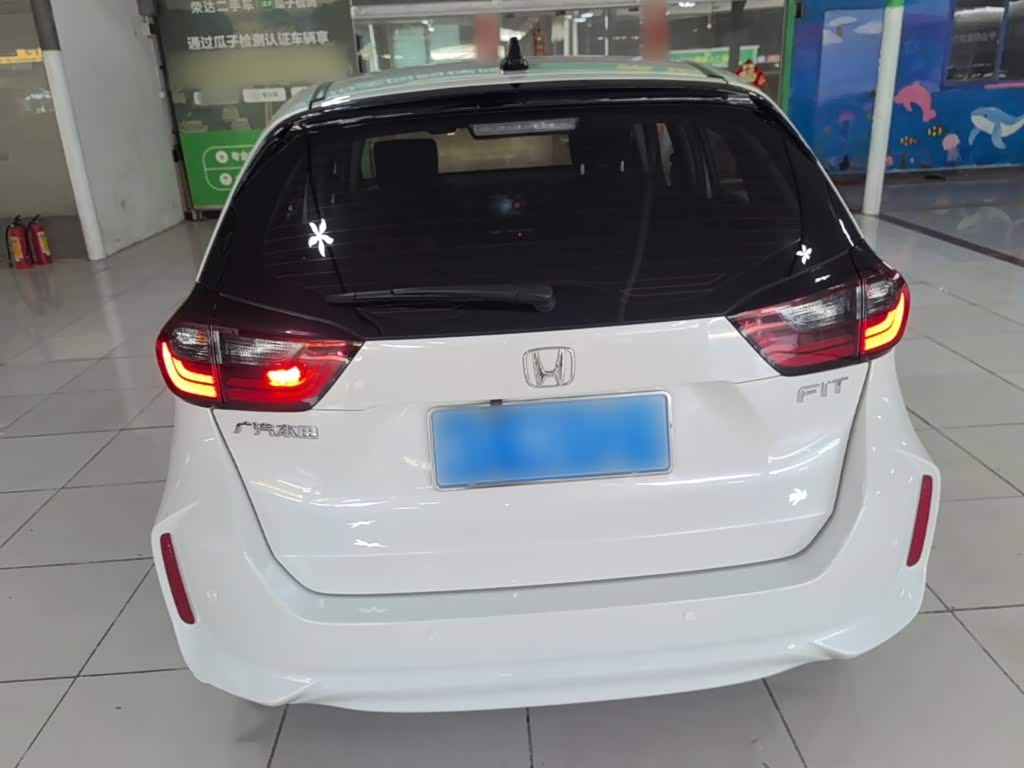 Honda Fit 1.5 л 2023 г. Белый, пробег 14600 км