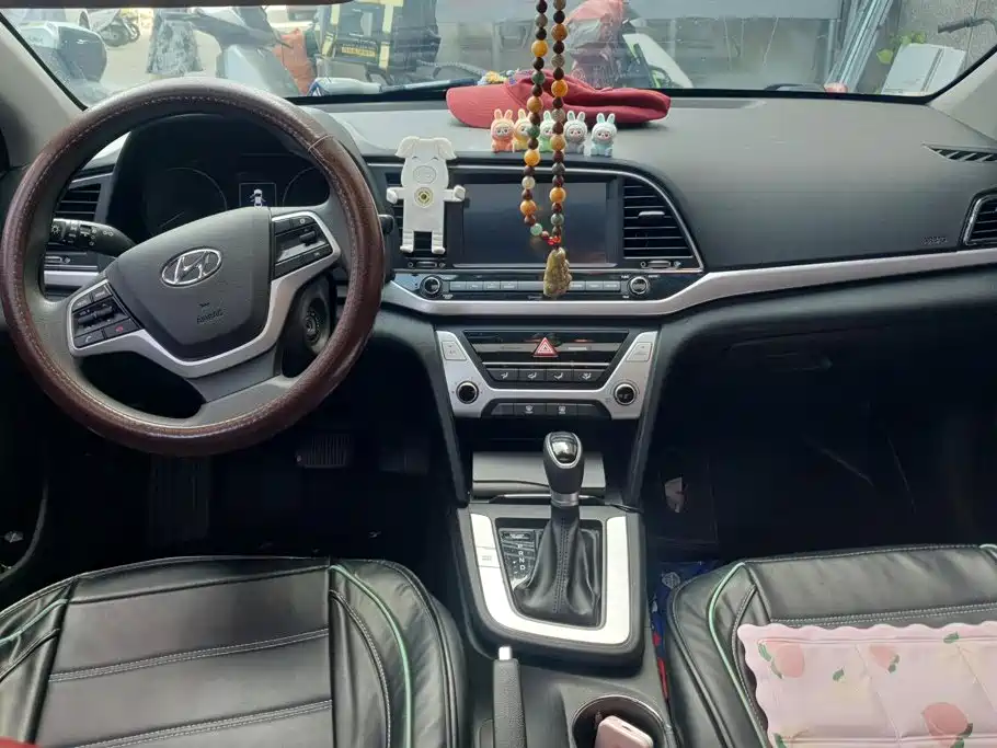 Hyundai Elantra — миниатюра 12