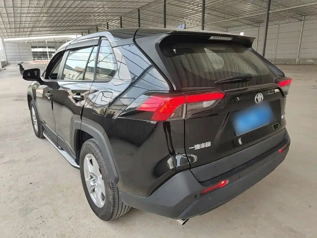Toyota RAV4 — миниатюра 5