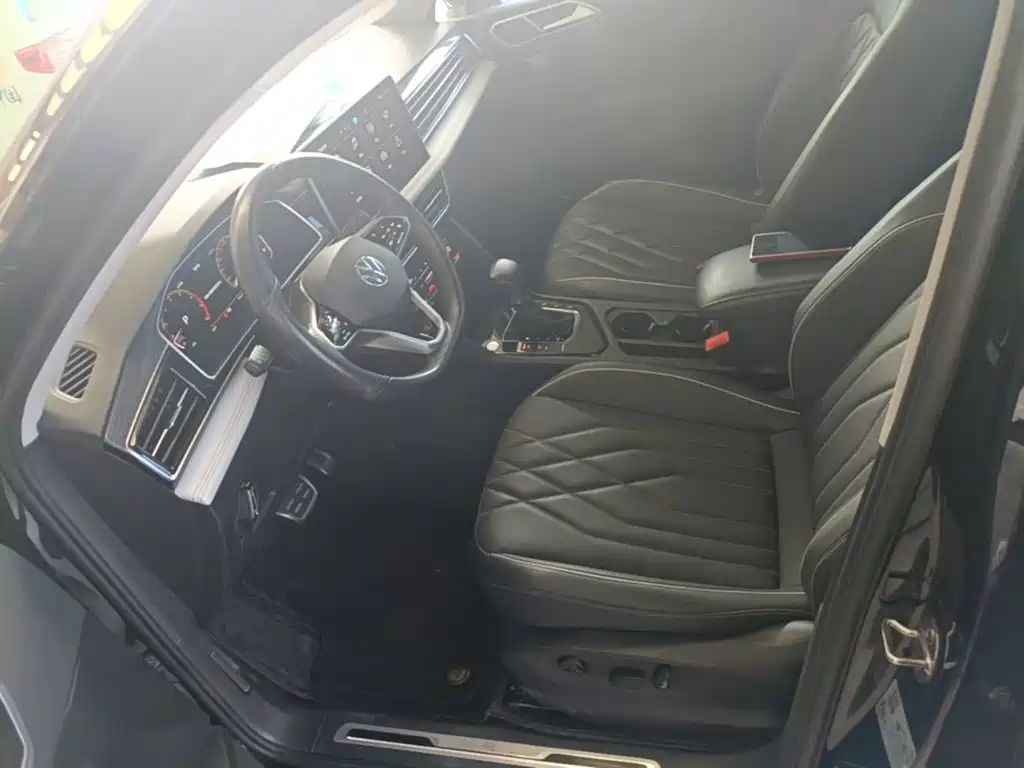 Volkswagen Tiguan L — миниатюра 15