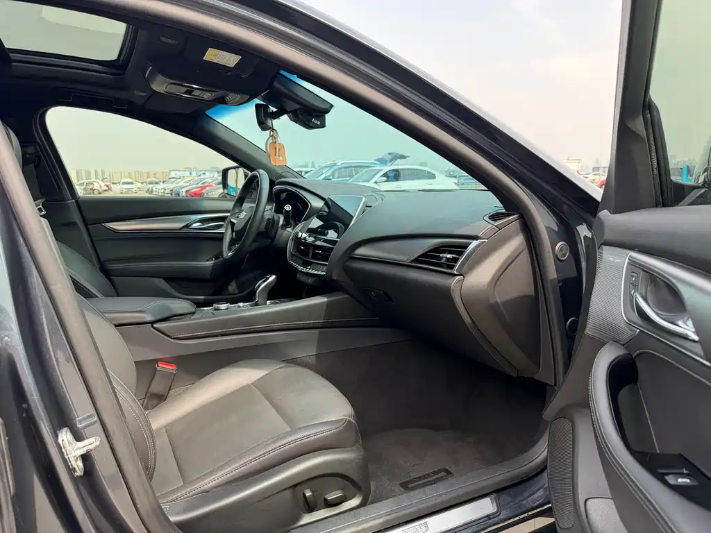 Cadillac CT5 — миниатюра 9