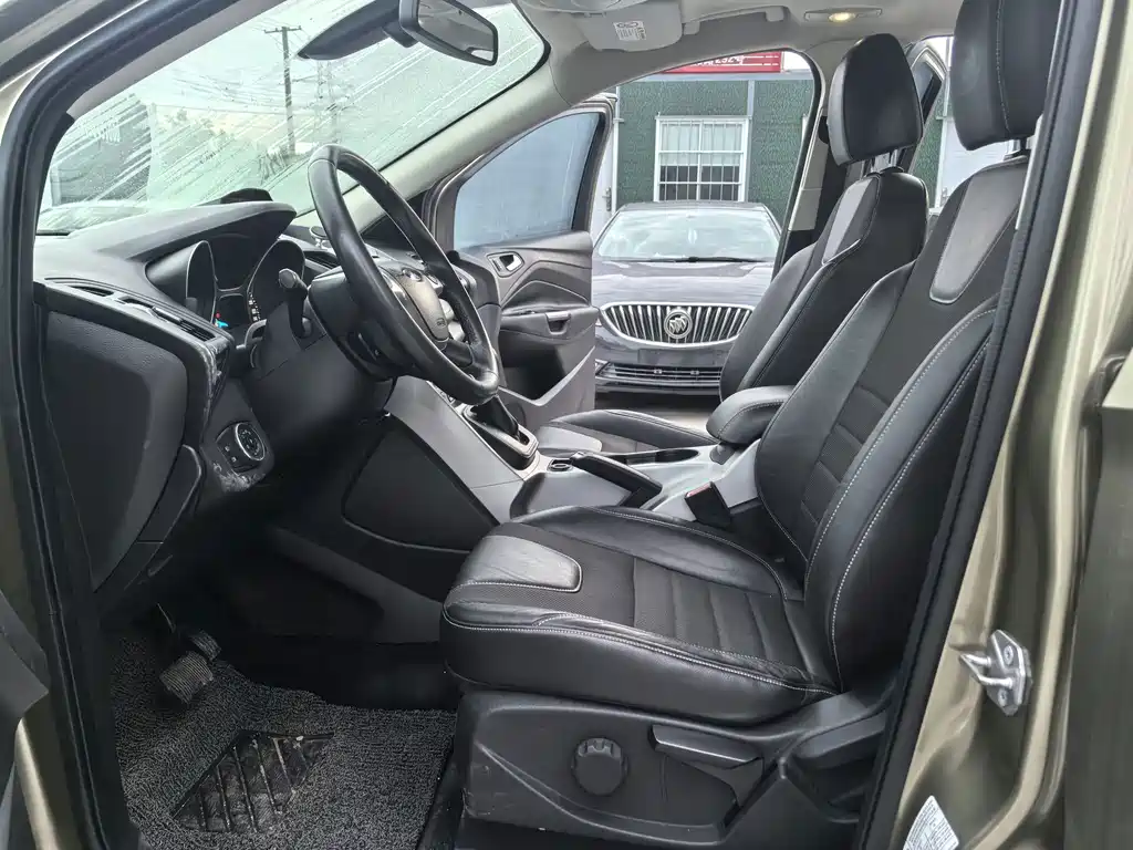 Ford Kuga — миниатюра 9