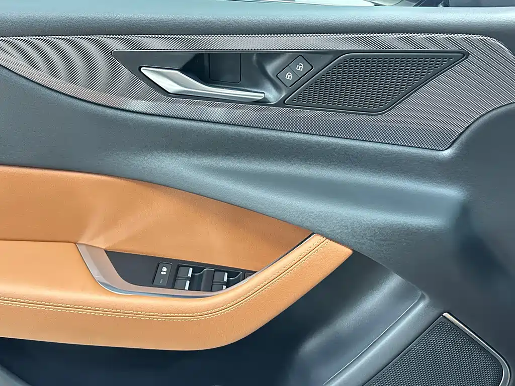 Jaguar XEL — миниатюра 19