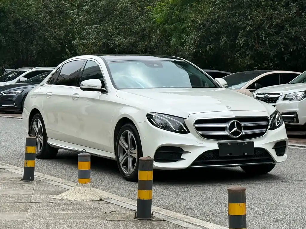 Mercedes-Benz E-Class — миниатюра 2