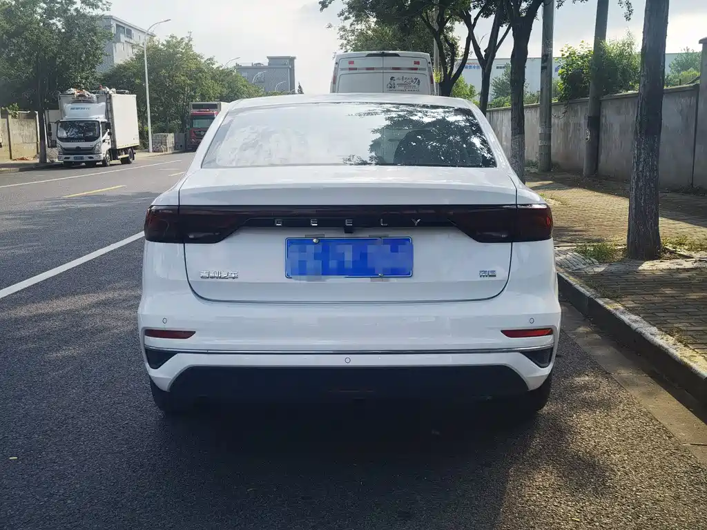 Geely Emgrand — миниатюра 13