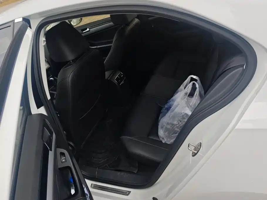 Volkswagen Sagitar — миниатюра 11