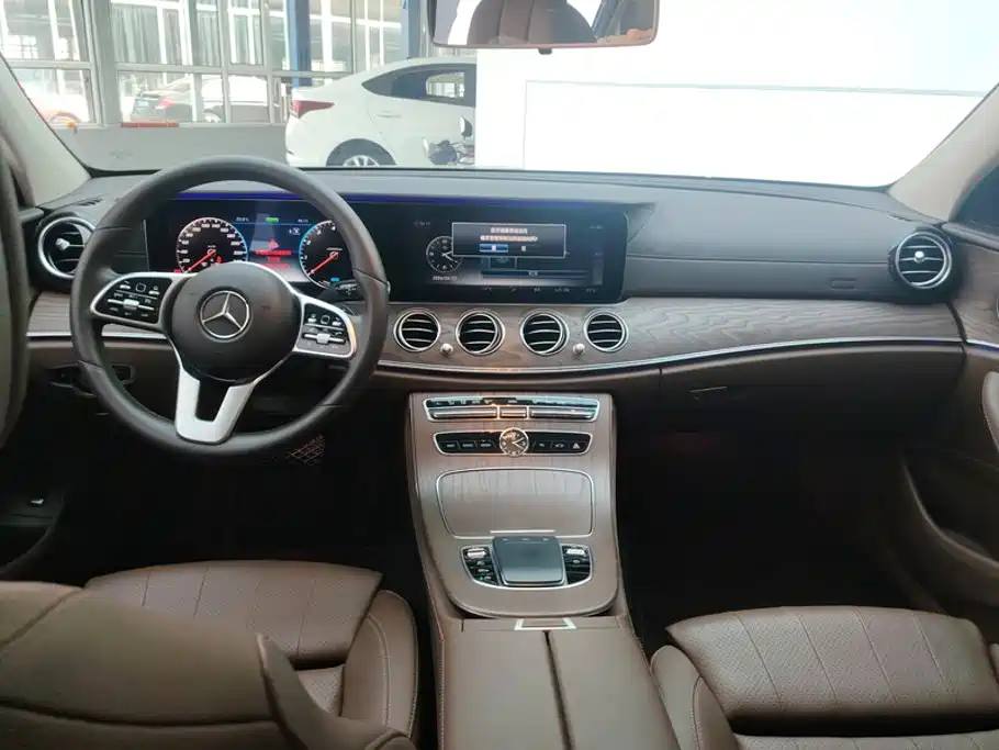 Mercedes-Benz E-Class — миниатюра 12
