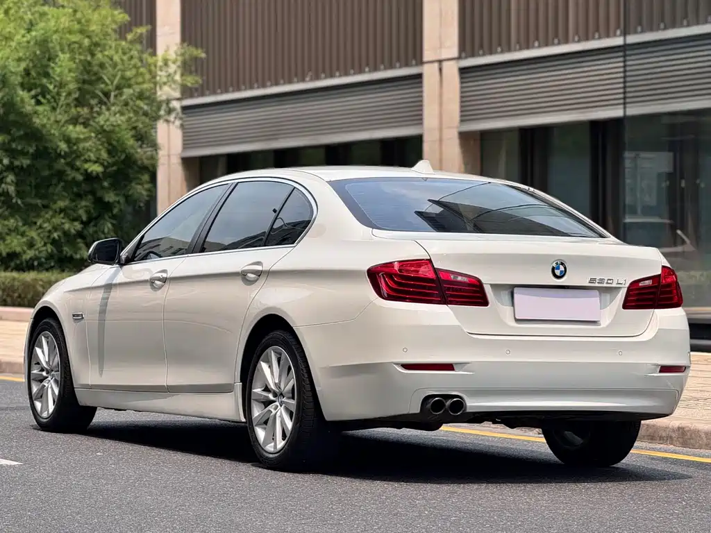 BMW 5 Series — миниатюра 4