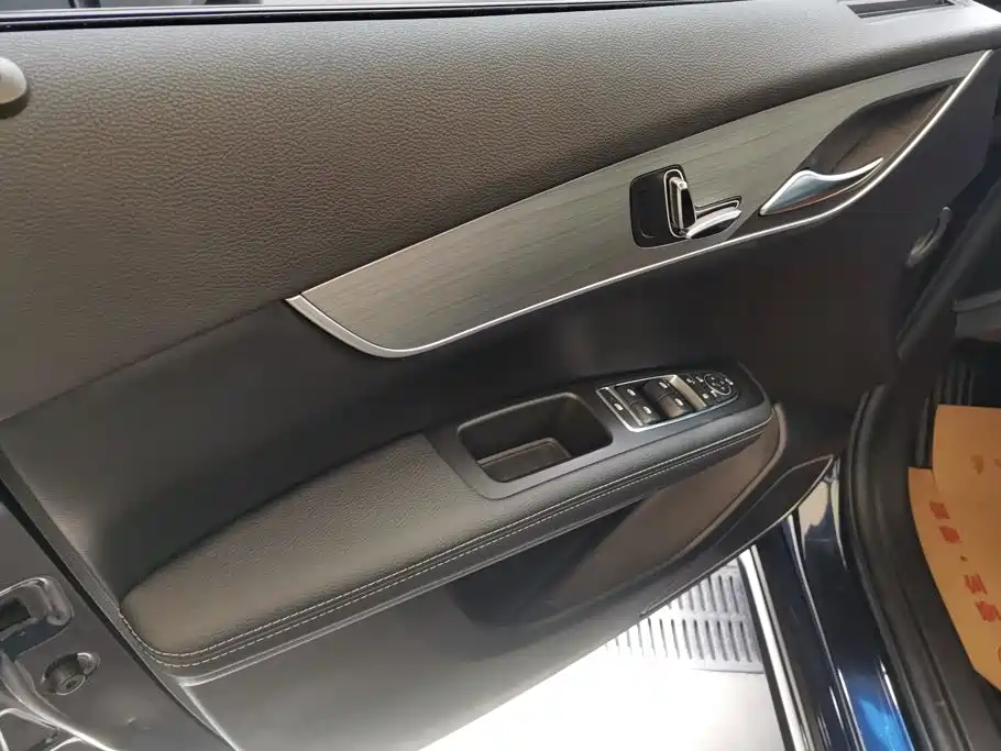 BYD MAX — миниатюра 7