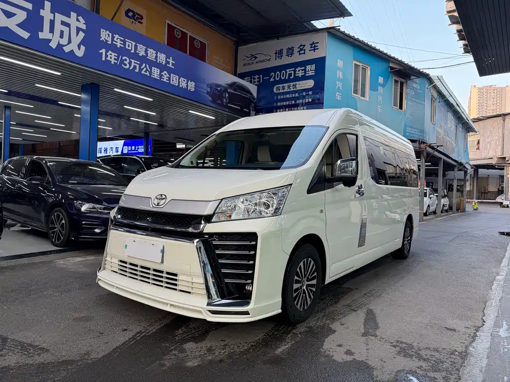 Toyota Hiace 2023