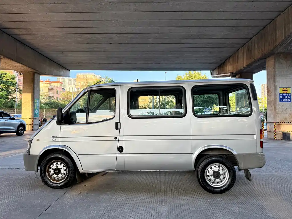Ford Transit Classic — миниатюра 8