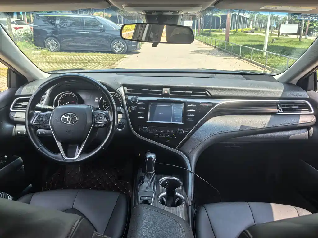 Toyota Camry — миниатюра 7