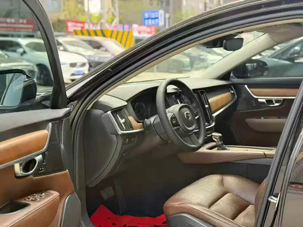 Volvo S90 — миниатюра 4