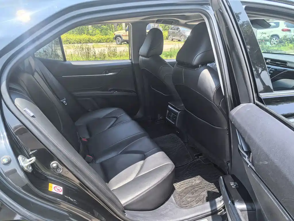Toyota Camry — миниатюра 10