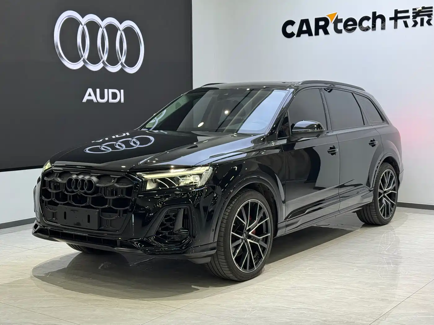 奥迪Q7 2025款 55 TFSI quattro S line黑武士型 2025