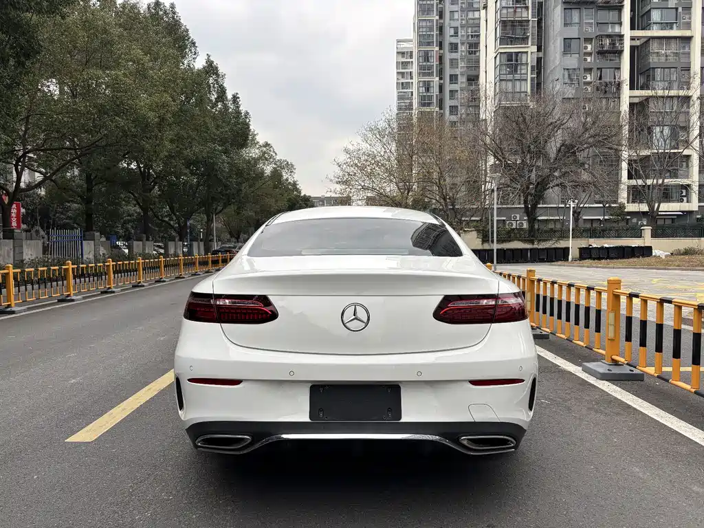 MERCEDES-BENZ E CLASS