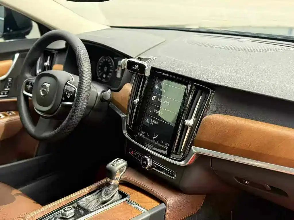 Volvo S90 — миниатюра 7