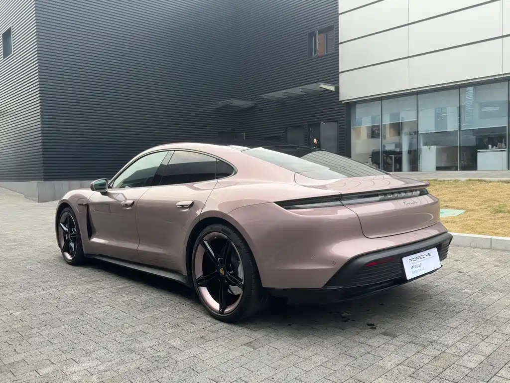 PORSCHE TAYCAN
