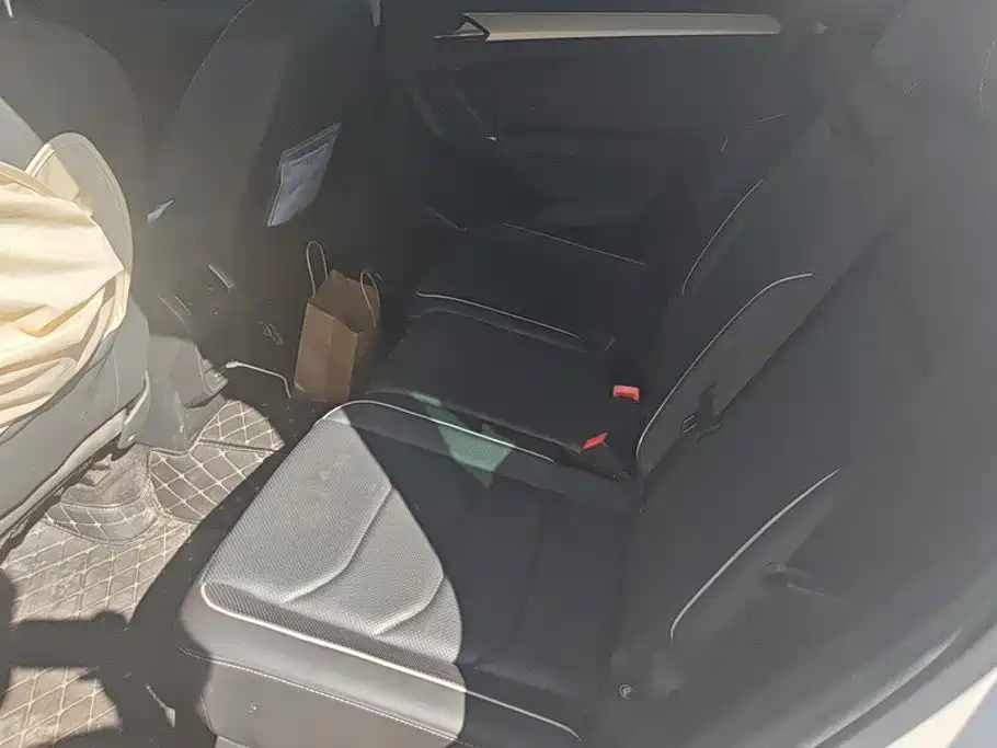 Volkswagen Tiguan L PHEV — миниатюра 11