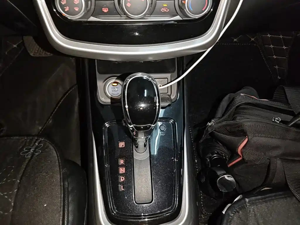 Nissan Tiida — миниатюра 14
