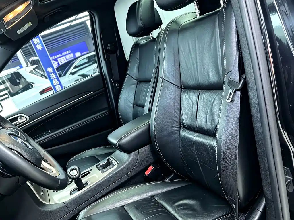 Jeep Grand Cherokee (Import) — миниатюра 5