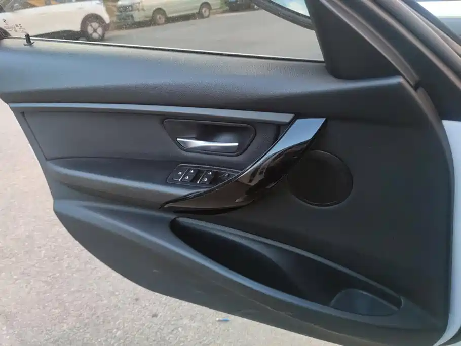 BMW 3 Series — миниатюра 7