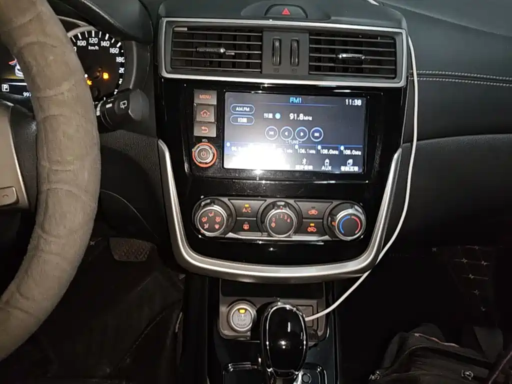 Nissan Tiida — миниатюра 13