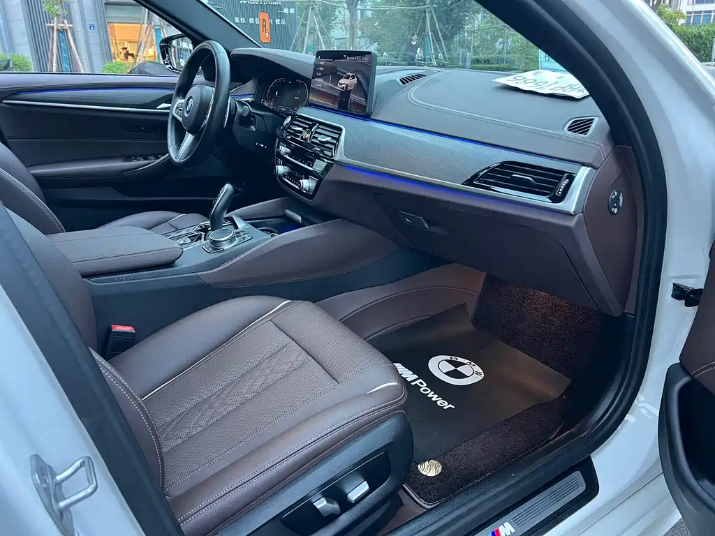 BMW 5 Series — миниатюра 10