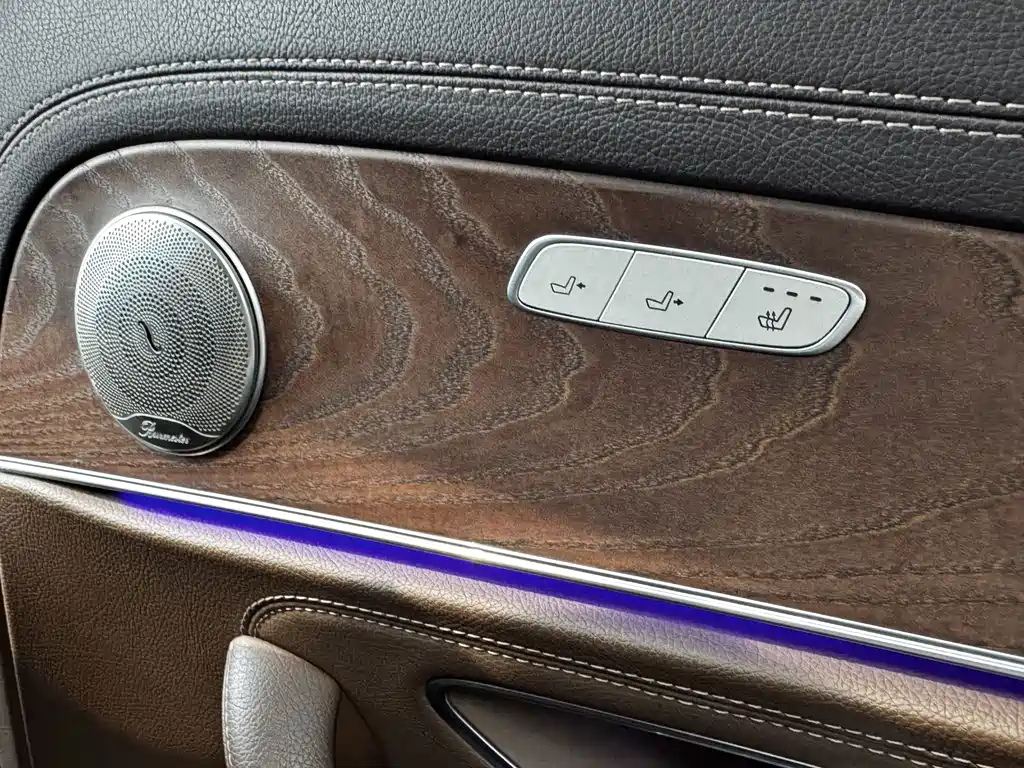 Mercedes-Benz E-Class — миниатюра 11