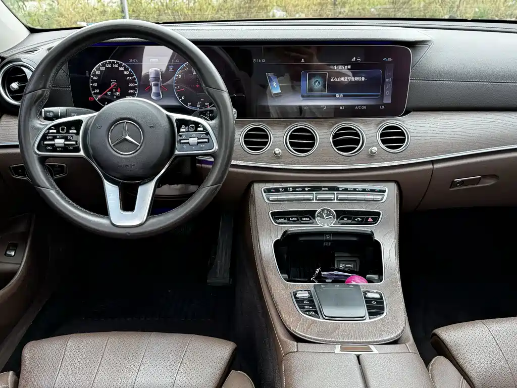 Mercedes-Benz E-Class — миниатюра 7