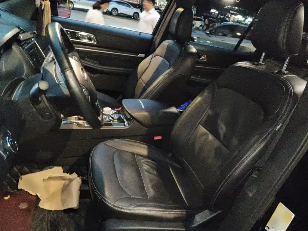 Ford Explorer (Import) — миниатюра 12