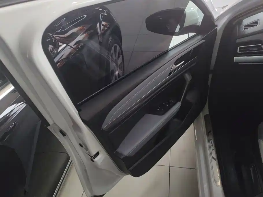 Volkswagen Lavida — миниатюра 7