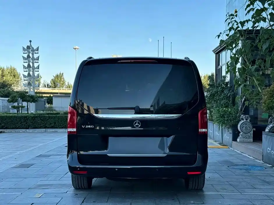Mercedes-Benz V-Class 2022 — фото 10