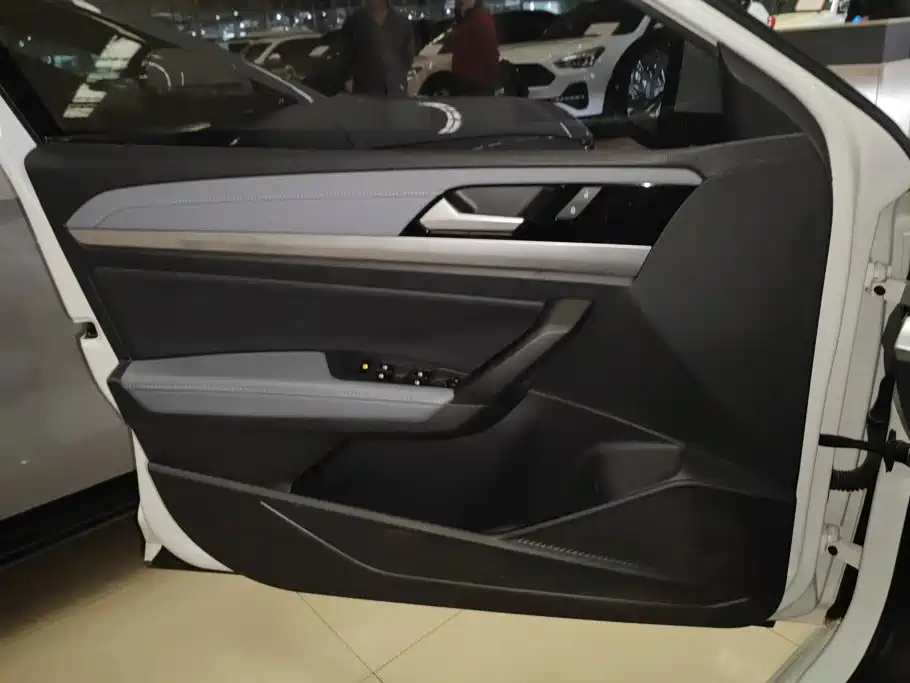 Volkswagen Lavida — миниатюра 7
